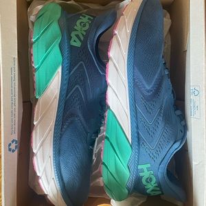 Hoka One One Arahi 5